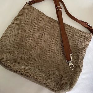 Purse. Color:Tan. It’s used and has a stain Brand Sorial New York